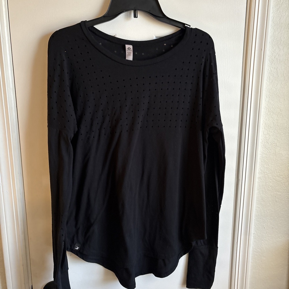 Glyder Women's Size Med Black Long Sleeve w/ Thumb Holes - In Great Condition